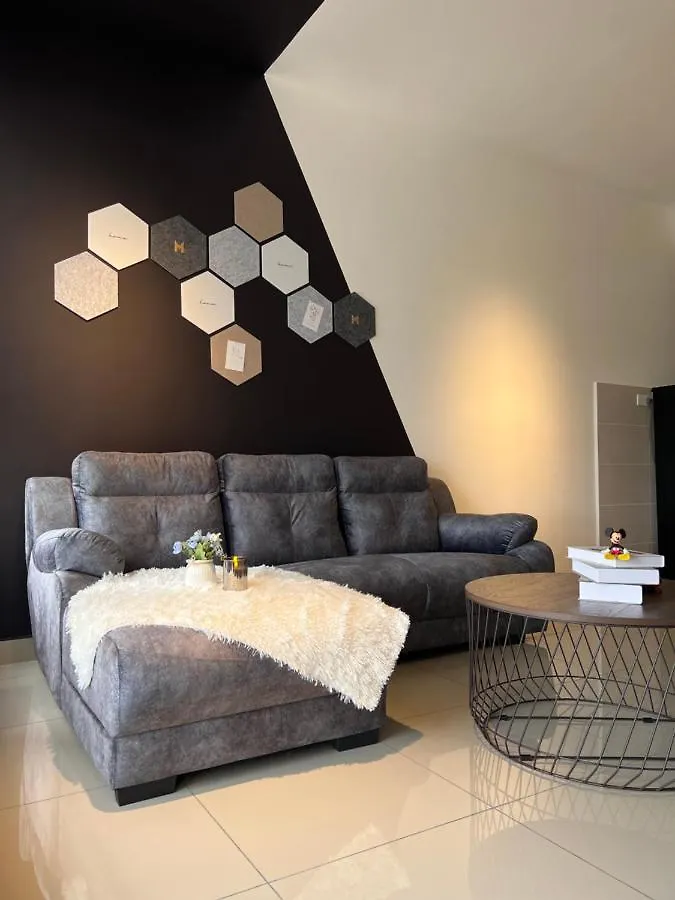 Appartement New!! I Bali B2806 I Video Games I Board Games I 2-5Pax I Kaws Black Golden I 5Minjonker Malacca Malaisie